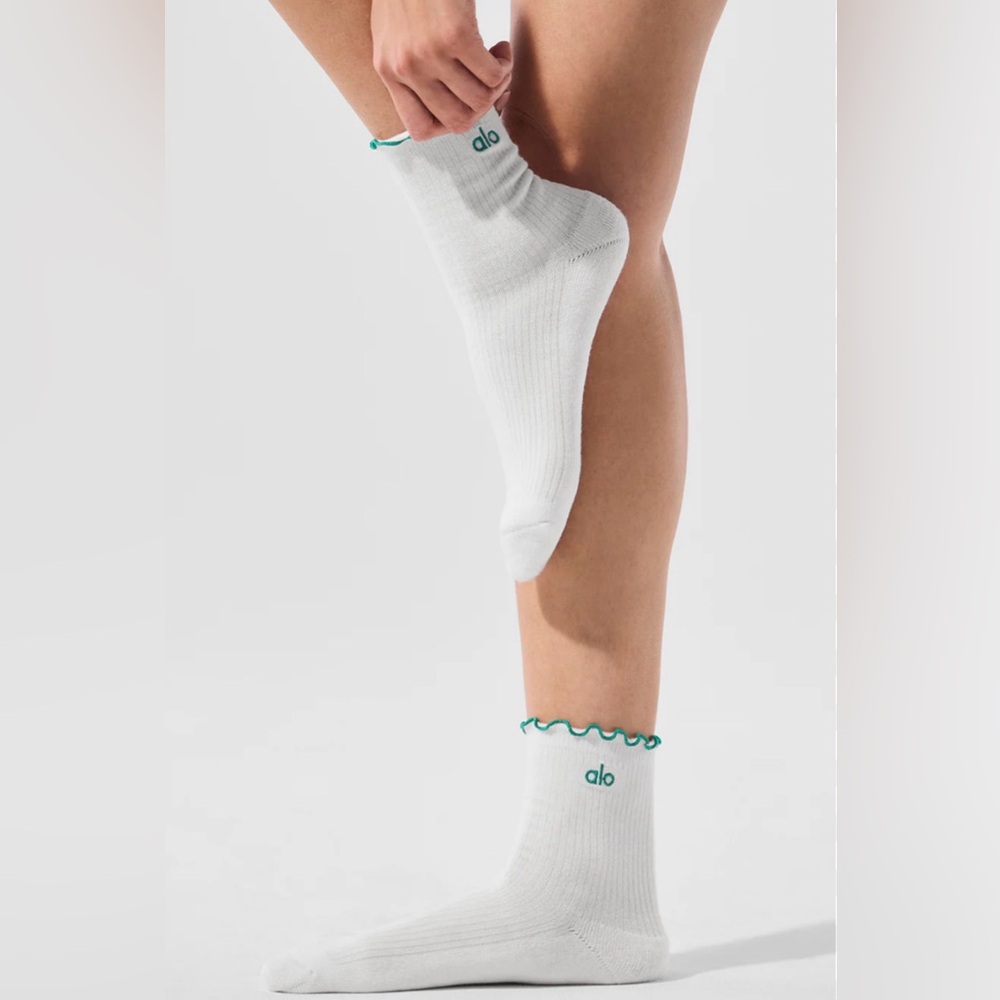 ALO Yoga Women's Lettuce Edge Sock - Picture 2 of 2